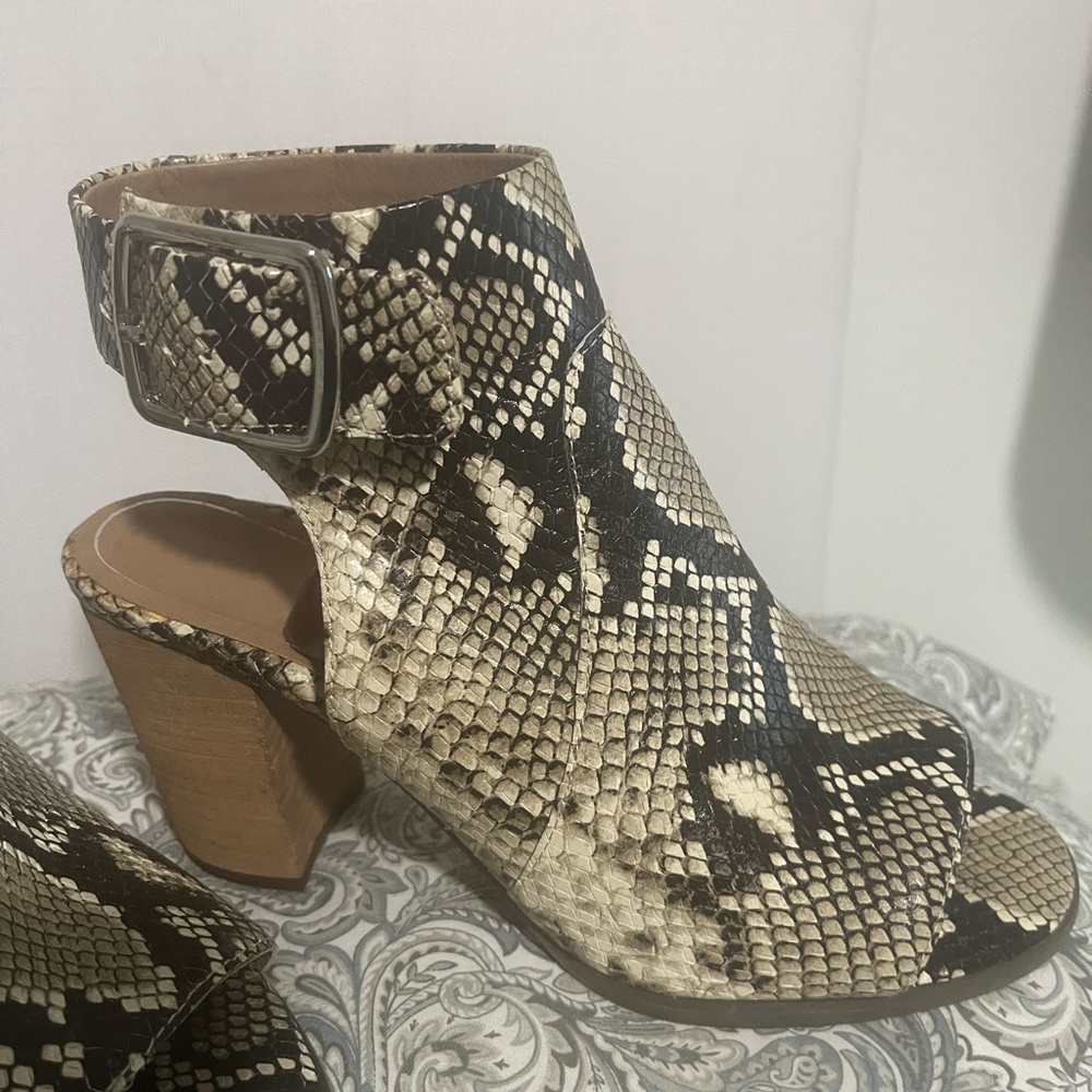 Vionic Black and Cream Snakeskin Heeled Sandals